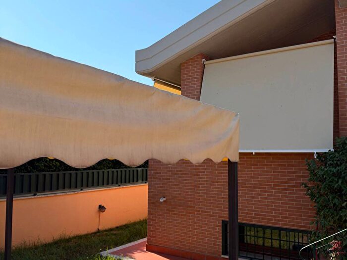 Casa con 6 locali in affitto in Via Ortucchio, Case Rosse, Roma