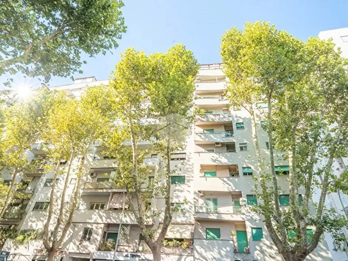 Appartamento trilocale in vendita in Via Satrico, Roma