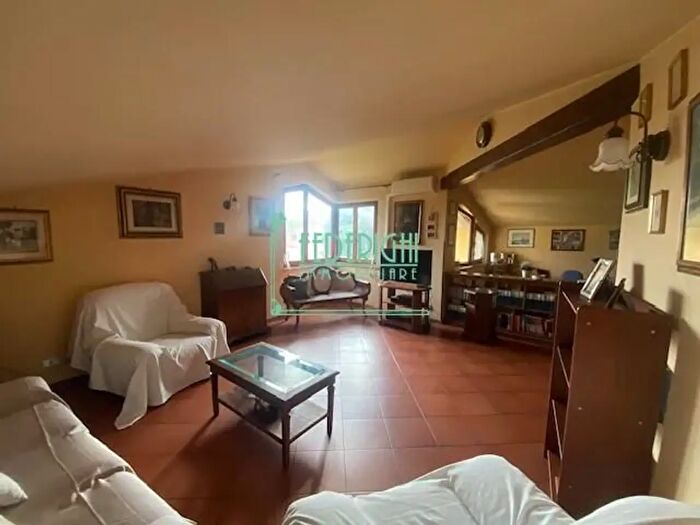 Casa con 11 locali in vendita in Lucca
