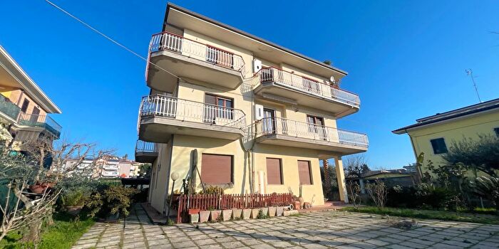 Appartamento con 5 locali in vendita in Via delle Rose, Monteprandone