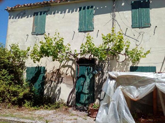 Casa quadrilocale in vendita in Via Tavoleto, Montefiore Conca