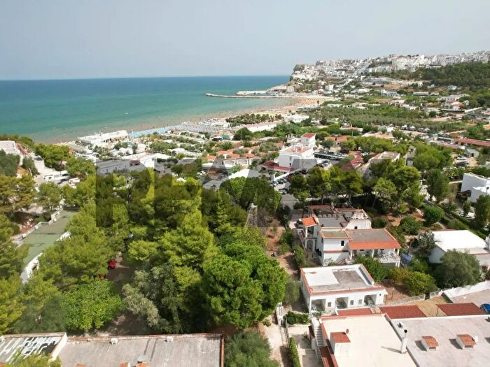 Appartamento con 7 locali in vendita in Località Valle Clavia Snc, Peschici