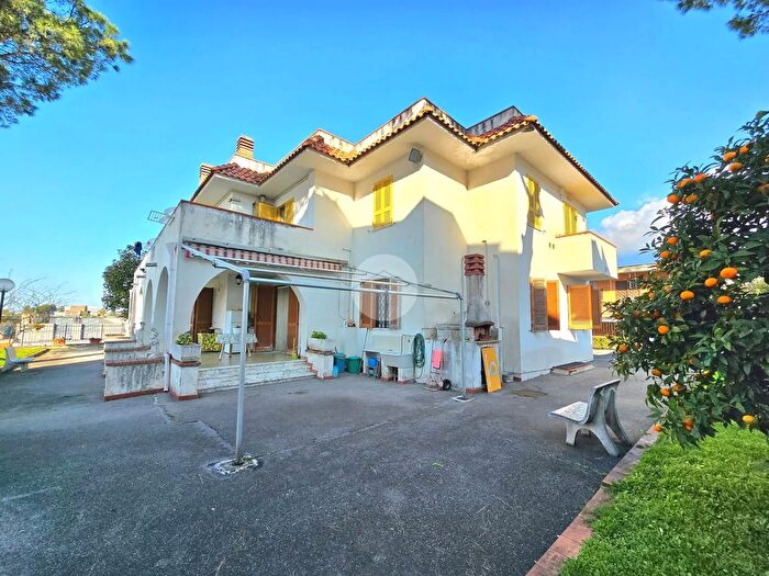 Appartamento trilocale in vendita in Via Nuova Trecase, Torre Del Greco