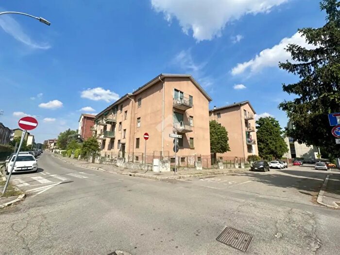Appartamento trilocale in vendita in Via Ezechiele Acerbi, Pavia