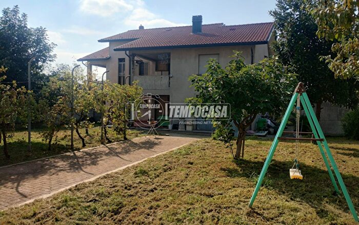 Casa quadrilocale in vendita in Via Padova, Lentate Sul Seveso