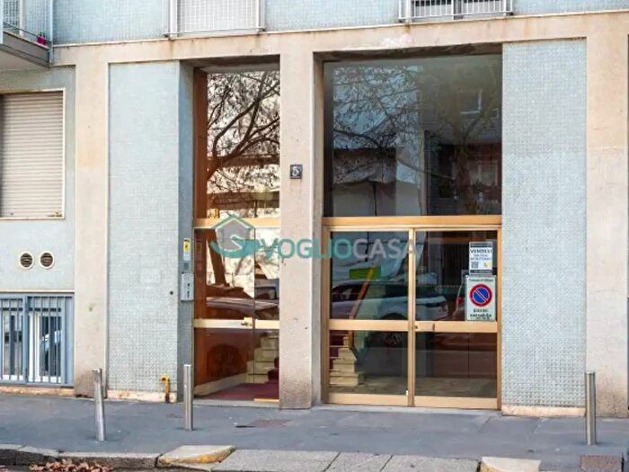 Appartamento trilocale in vendita in Via Alfonso Capecelatro, Milano