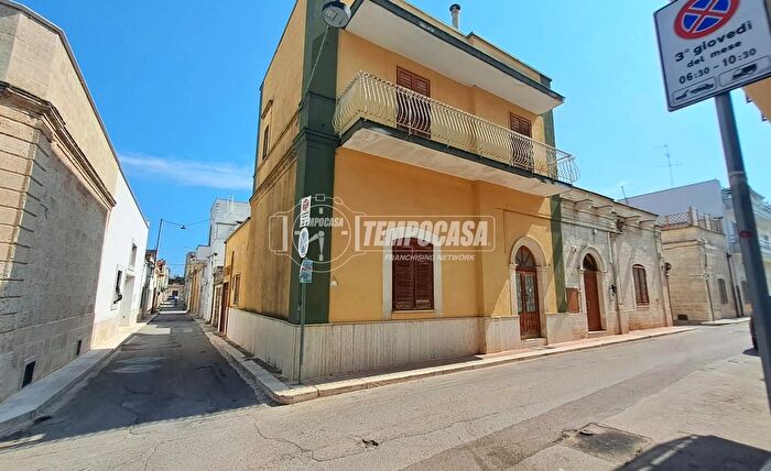 Casa con 5 locali in vendita in Vico Via Ettore Carafa, Adelfia