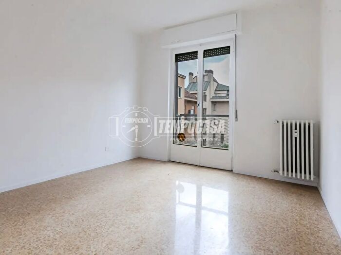 Appartamento trilocale in affitto in Viale Federico Caprilli, Milano