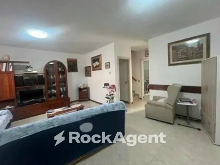 Casa con 6 locali in vendita in Forte Dei Marmi