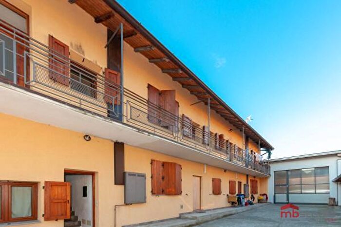 Appartamento trilocale in vendita in Via Novembre, Tradate