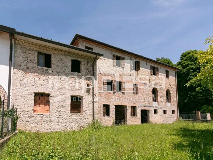 Casa con 12 locali in vendita in Via Giannino Ancillotto, Codogne'