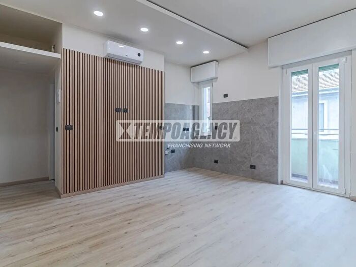 Appartamento monolocale in vendita in Via Monte Cengio, Milano