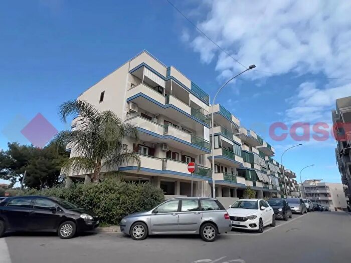 Appartamento trilocale in vendita in Via Lorenzetti, Monopoli