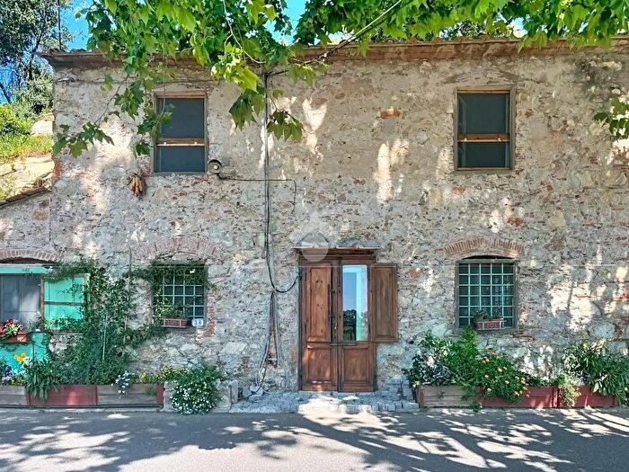 Casa con 6 locali in vendita in Via di Radicata, Vecchiano