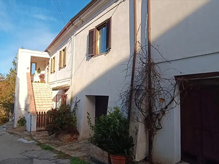 Casa con 10 locali in vendita in Contrada Collalto, Pianella