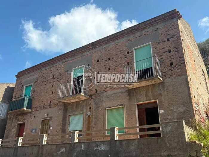 Casa con 5 locali in vendita in Saponara