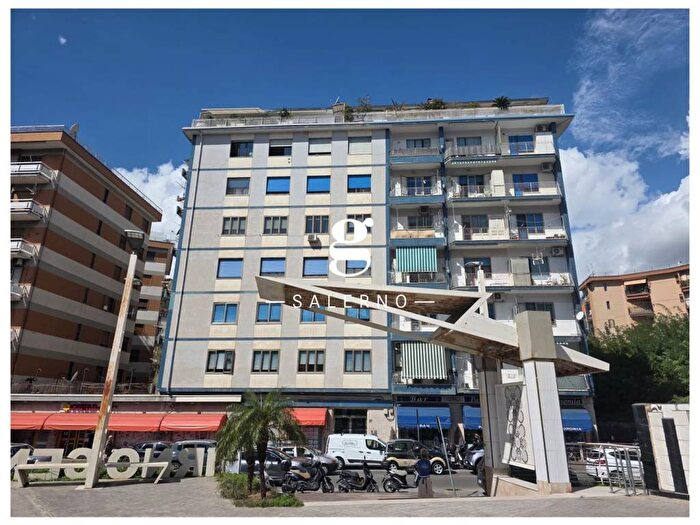 Appartamento con 5 locali in affitto in Via Irno, Irno Brignano, Salerno