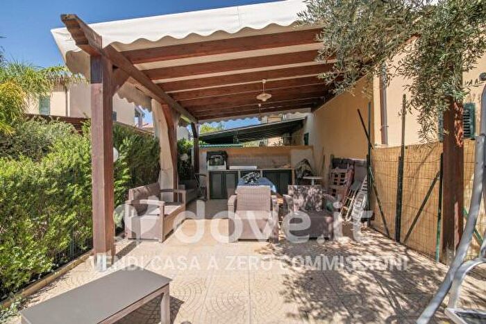 Casa quadrilocale in vendita in Via delle Tribune, Campofelice Di Roccella