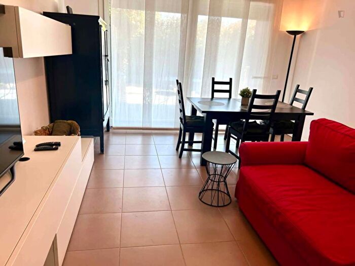 Appartamento trilocale in affitto in Via Gargano, Vigentino Fatima, Milano