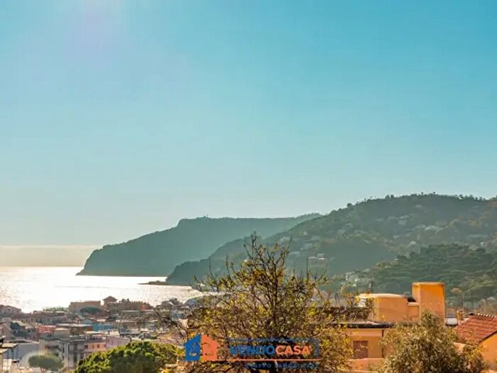 Appartamento bilocale in vendita in Via Superiore al Castello, Spotorno