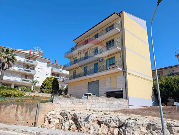Appartamento con 5 locali in vendita in Via Alcide De Gasperi, Ragusa