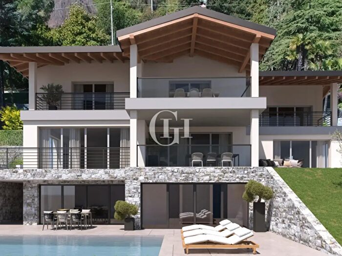 Casa in vendita in Via Luigi Cadorna, Menaggio