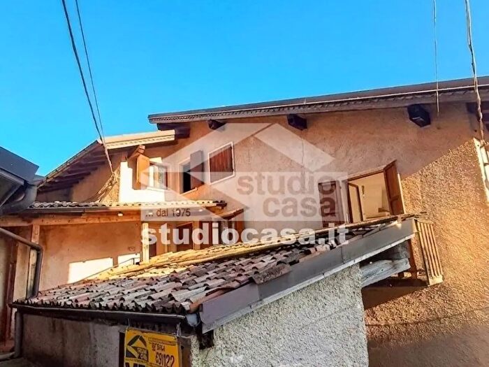 Casa quadrilocale in vendita in Via Zandonai, RonzoChienis