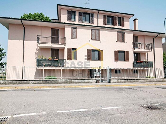 Appartamento trilocale in affitto in Via Giovanni Cannito, Binasco