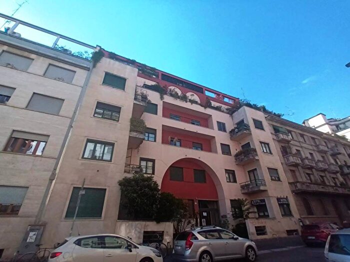 Appartamento trilocale in affitto in Via Soperga, Centrale, Milano