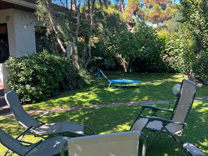 Casa con 6 locali in affitto in Via Pegli, Fregene, Fiumicino