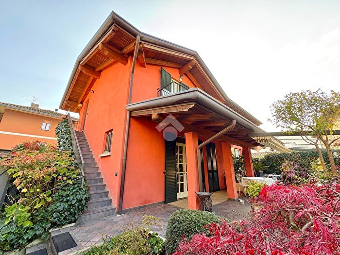 Casa con 5 locali in vendita in Via Ronco, Albino