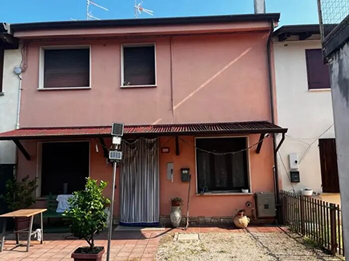 Casa trilocale in vendita in Via Romana Zuccona, Bagnolo San Vito
