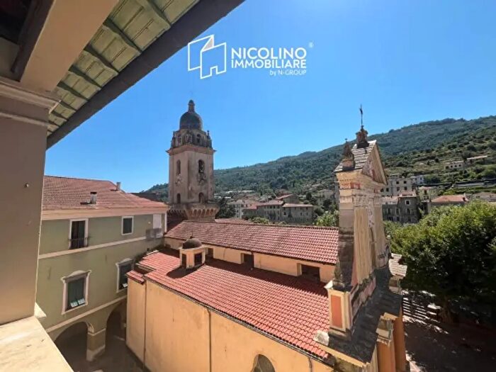 Appartamento quadrilocale in vendita in Piazza P G Mauro, Dolceacqua