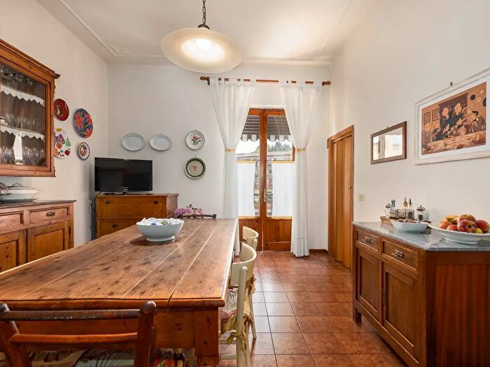 Appartamento con 8 locali in vendita in Poggibonsi