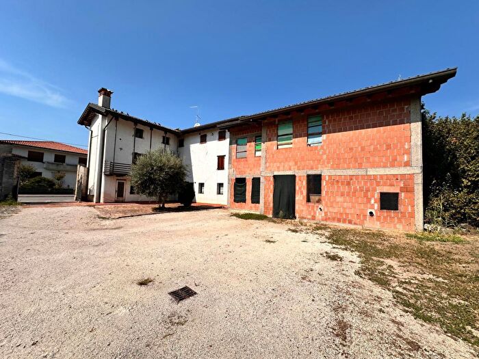 Casa con 6 locali in vendita in Via Venezia, Pocenia