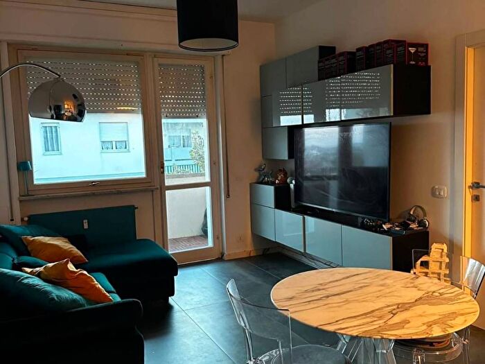 Appartamento trilocale in affitto in Via Felice Cavallotti, Marina di Carrara, Carrara