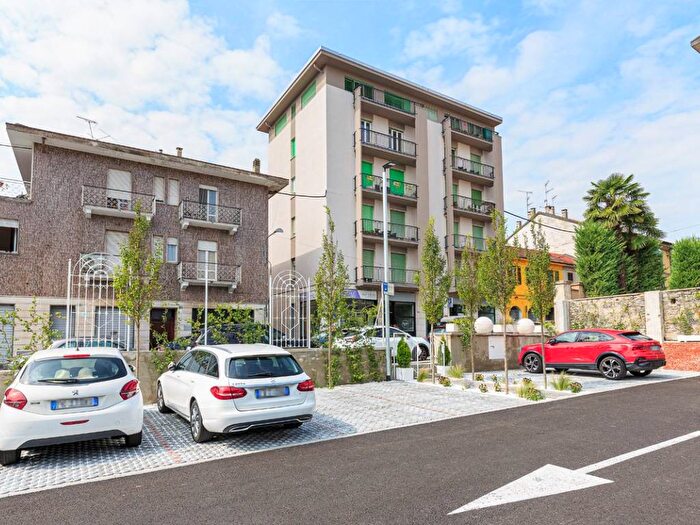 Appartamento trilocale in affitto in Via Torino, Centro, Arona