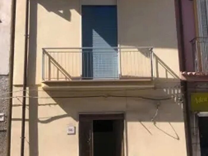 Casa con 6 locali in vendita in Vicolo Cairoli, Barcellona Pozzo Di Gotto