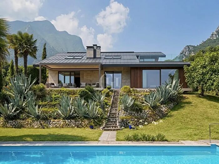 Casa con 7 locali in vendita in Toscolano Maderno