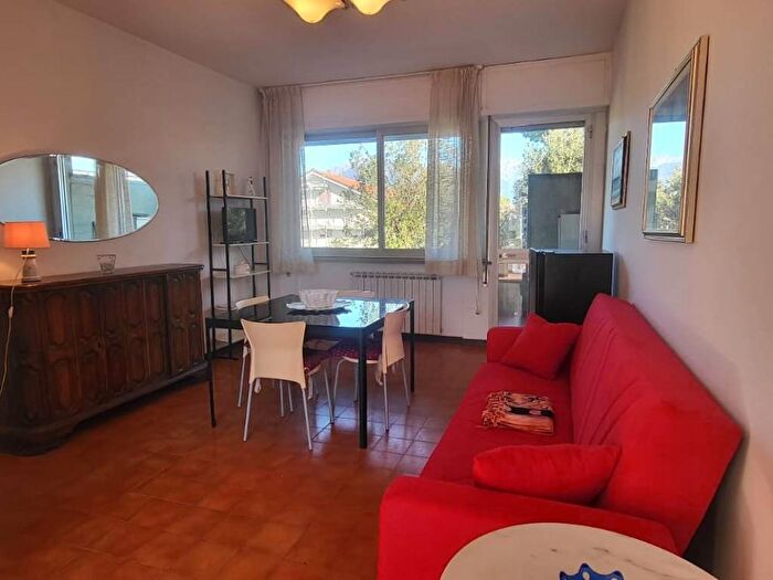 Appartamento trilocale in affitto in Via Pietro Mascagni, Marina di Massa Centro, Massa