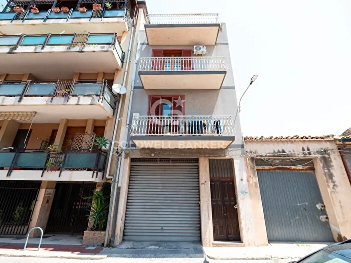 Appartamento con 7 locali in vendita in Via San Martino, Vittoria