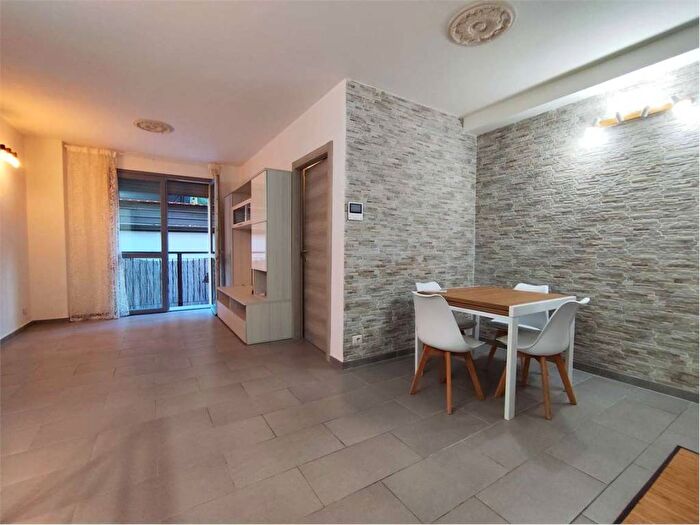 Appartamento trilocale in affitto in via Copernico, Centrale, Milano