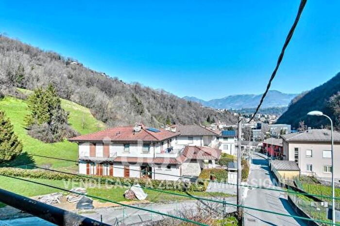 Appartamento trilocale in vendita in Via Netura, Vertova