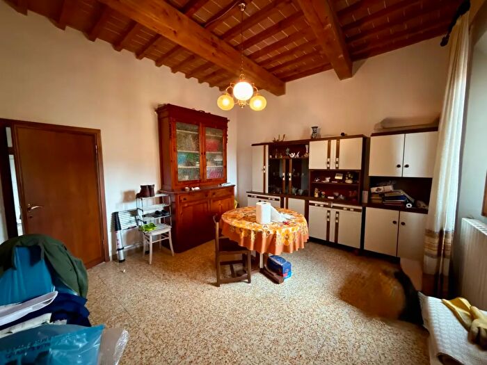 Appartamento quadrilocale in vendita in Piazza Vittorio Veneto, Capraia E Limite
