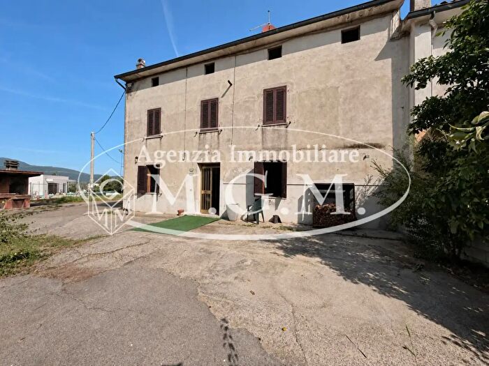 Casa con 8 locali in vendita in Santa Maria A Monte