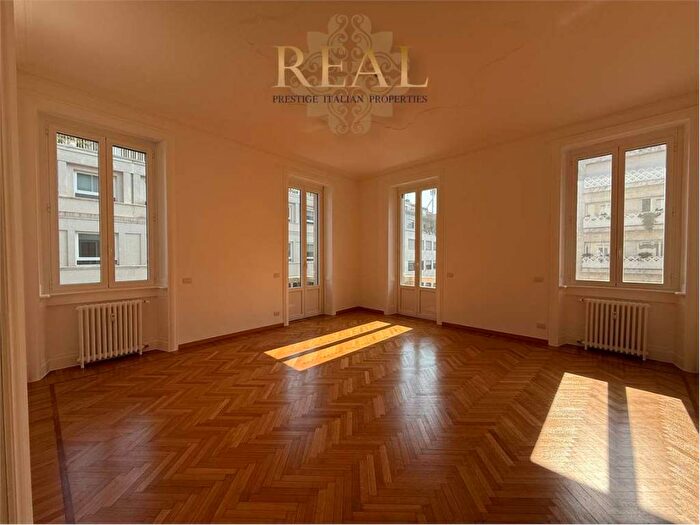 Appartamento con 6 locali in affitto in via spadari, Duomo, Milano