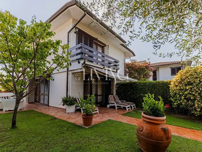 Casa con 6 locali in vendita in a C B Cavour, Pietrasanta
