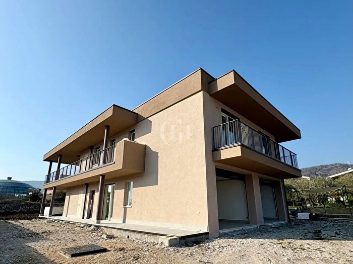 Casa trilocale in vendita in Garda