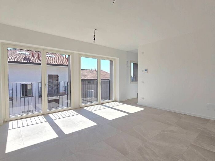 Appartamento trilocale in affitto in Via Brede, Suisio