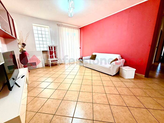 Appartamento quadrilocale in affitto in Via Renato Carosone, Centro, Acerra